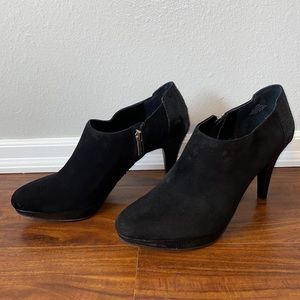 Bandolino Black Suede Center Zip Booties New Without Tags Women’s Size 10